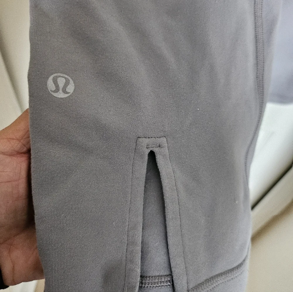 Lululemon athletica Gray Activewear Womens Crooped Yoga Workout Pant Size 4.